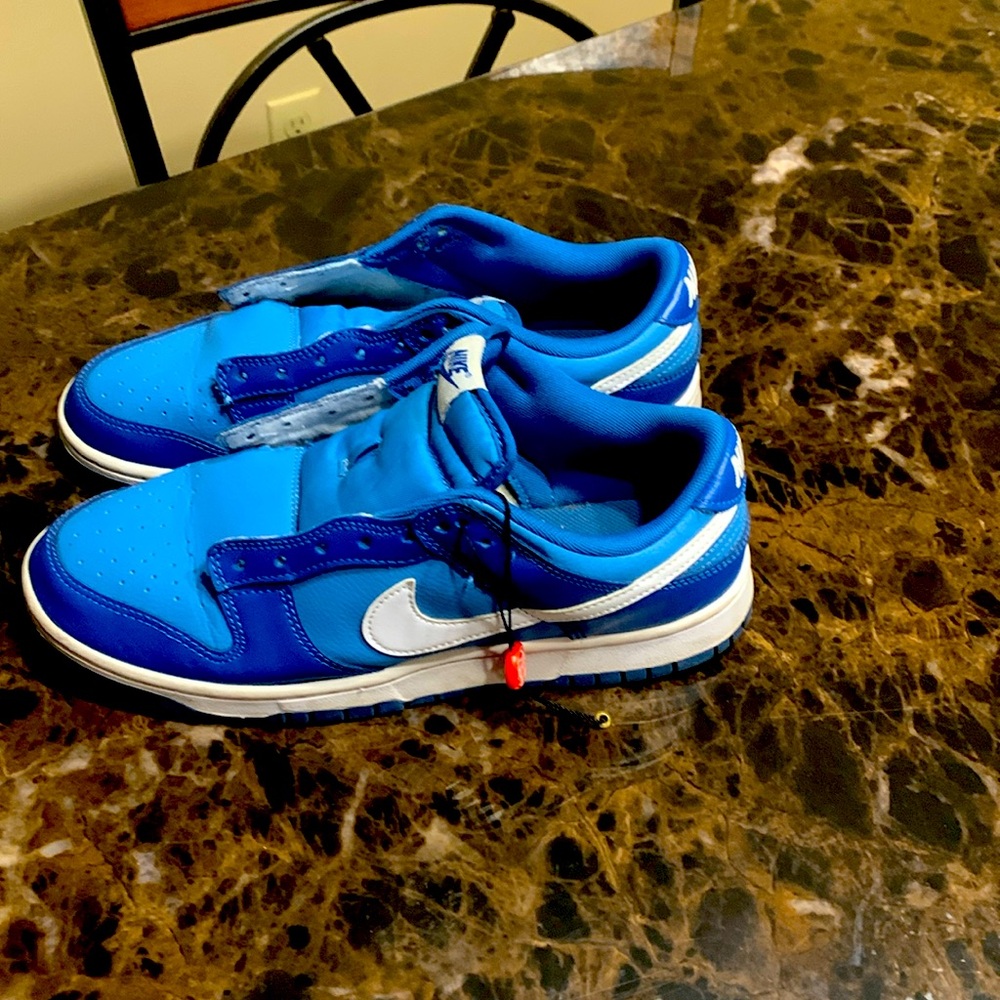 Nike dunks size 9 in men baby blue and white. No shoe strings